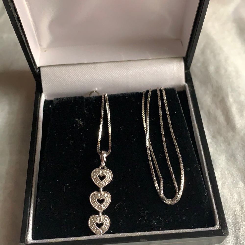 Silver triheart necklace